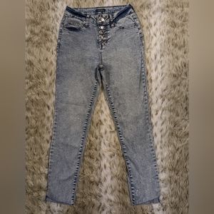 Wild Fable 5 buttons Light Wash Distressed Jeans size 0
